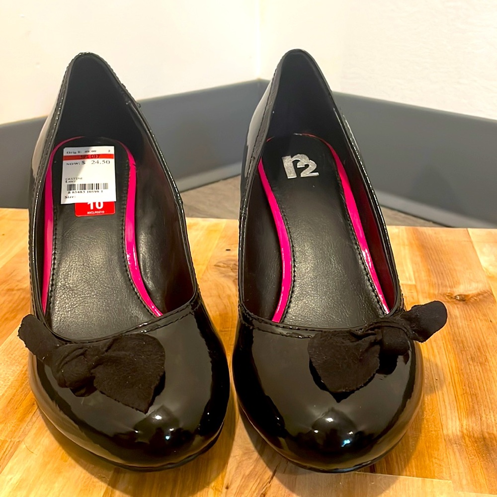 Traditional black heels 10